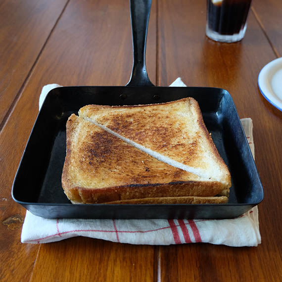ホットサンドはそのまま食卓へ