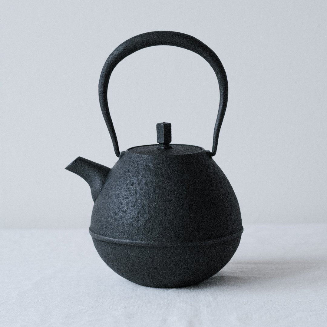 ironpot_L_1.jpg?v=1619423110&