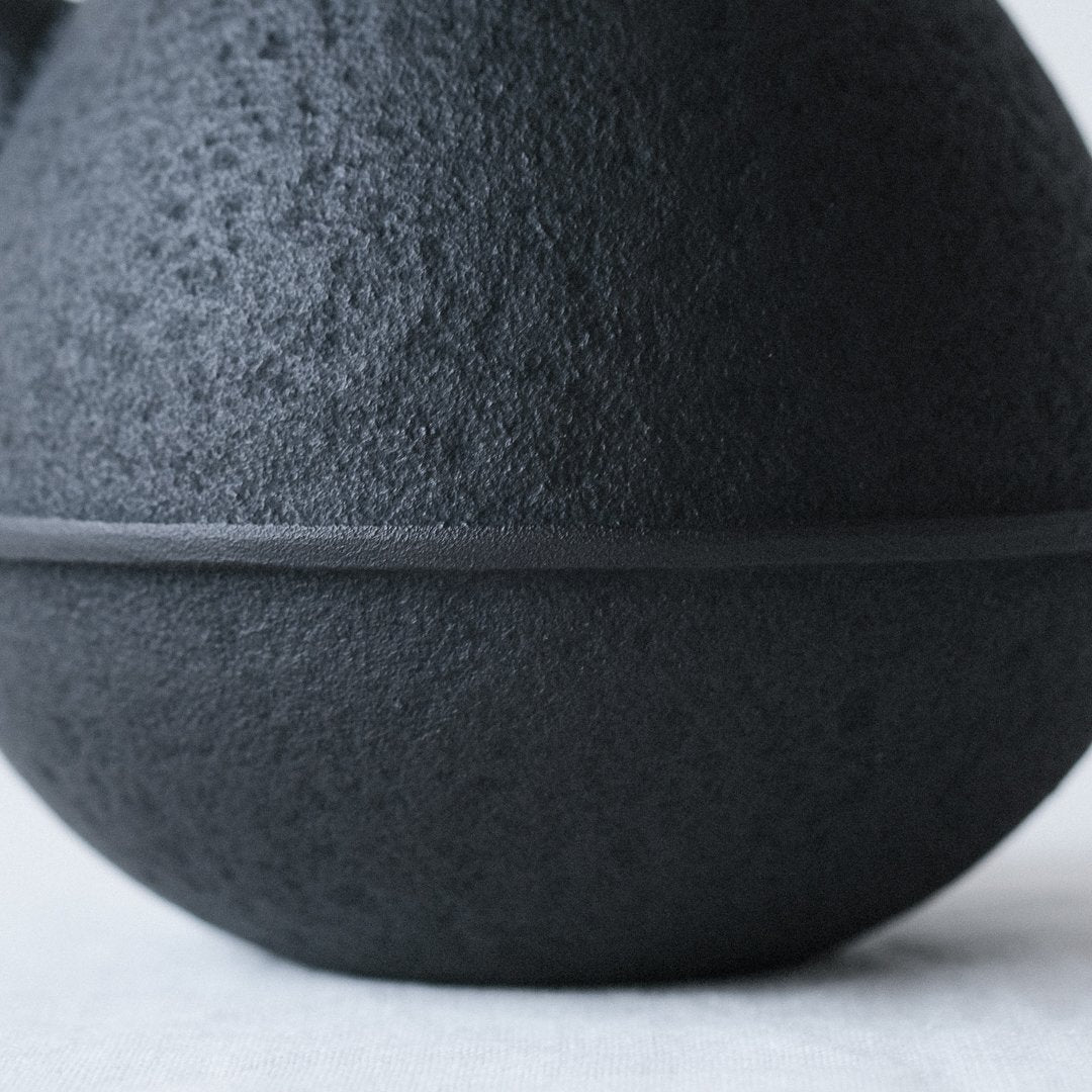 ［空間鋳造］南部鉄瓶 Egg
