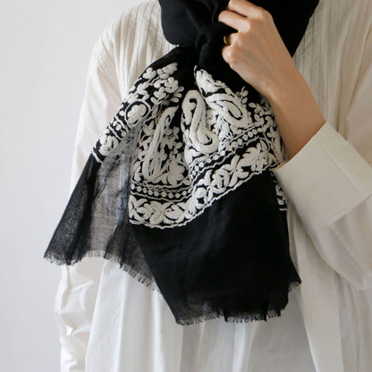 ［Khadi and Co.］ウール刺繍ストール