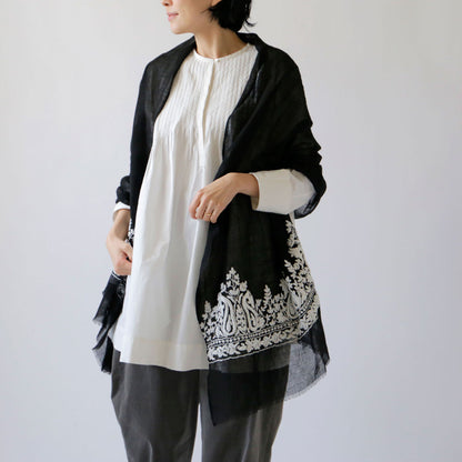 さらりと肩にかけて