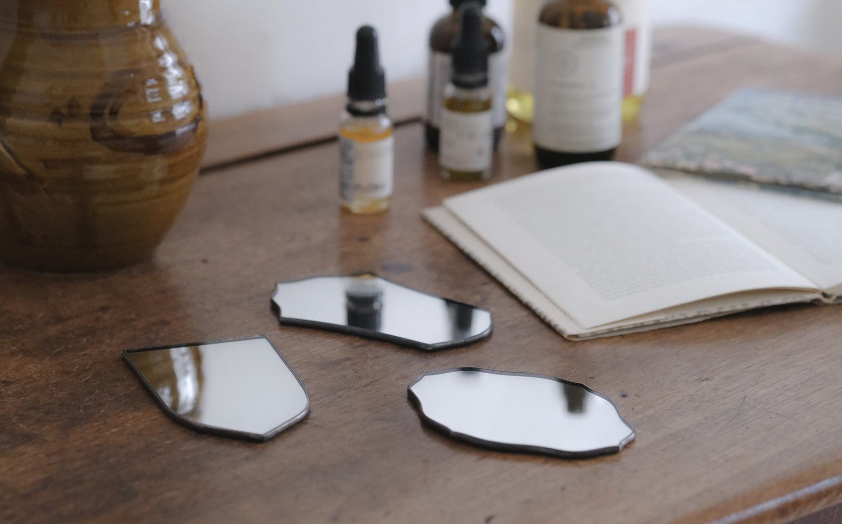 壁掛け鏡 atelier mado 山崎まどか 壁鏡と手鏡 / atelier mado｜CATAWARA（カタワラ）