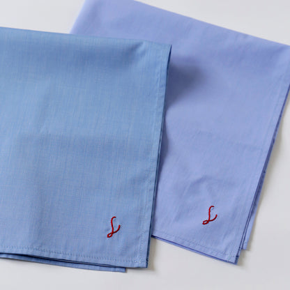 左：ブル・ピンチェック（コットン）　右：ブルシャンブレー（コットン）