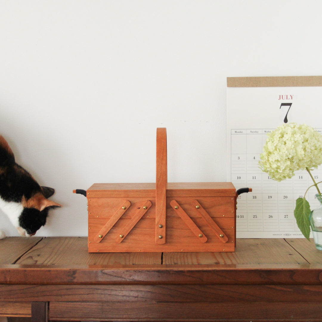 部屋の片隅で暮らしに寄り添う「ソーイングボックス」 – Envelope