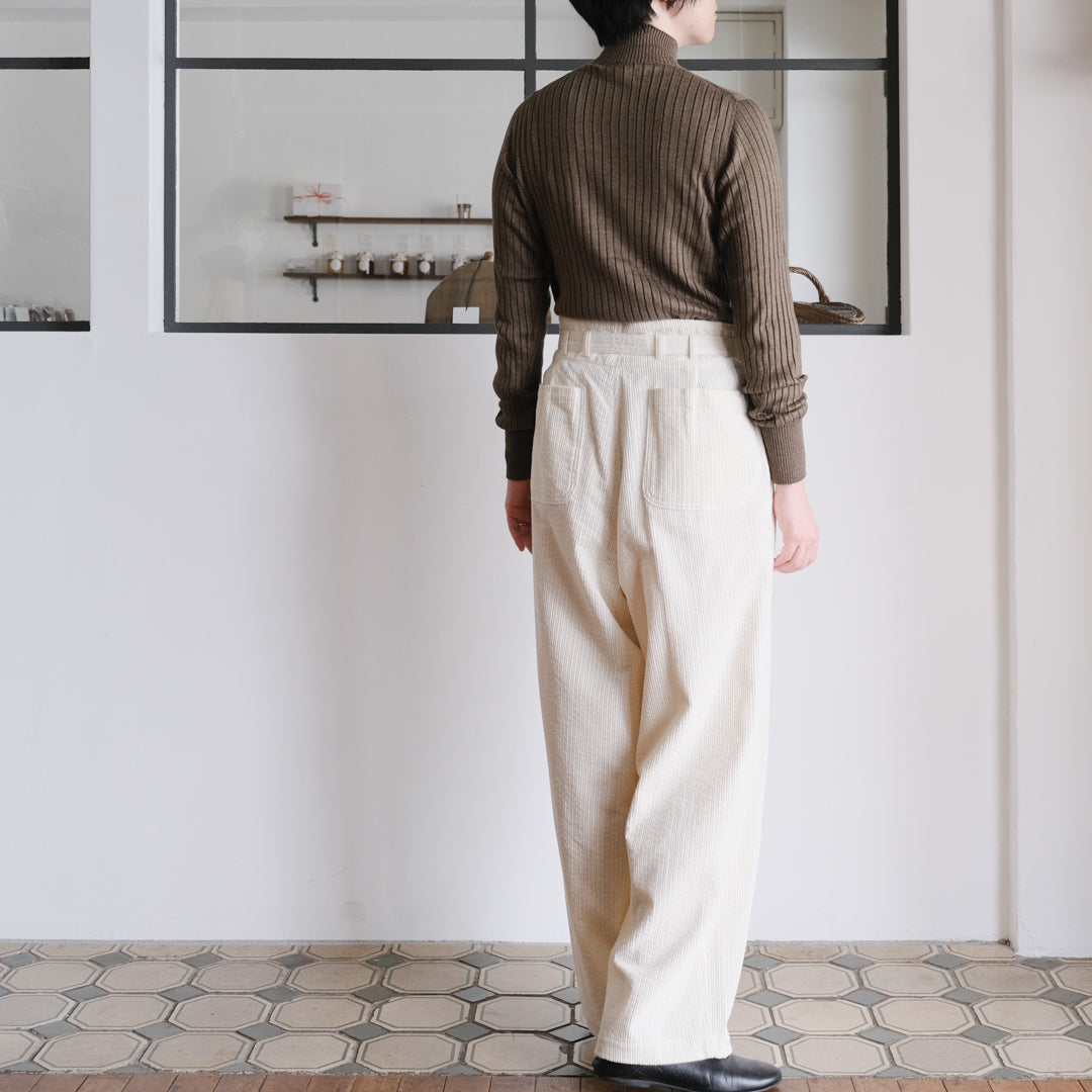2025ss SUSURI リネン　タピールパンツ　ベルト付き 裾にかけてまとまりのあるシルエットのパンツ – Envelope