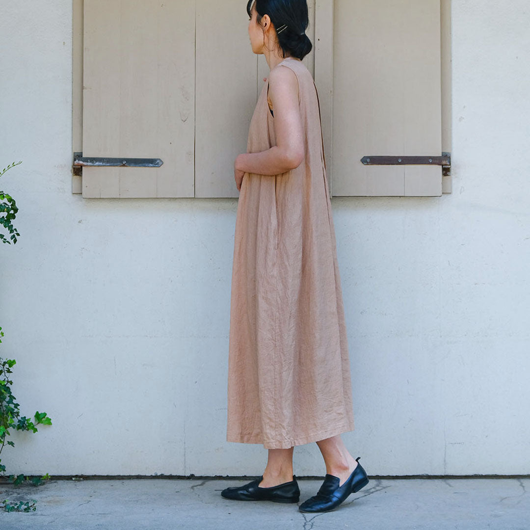 ［SALUÉ］ピンタックノースリーブドレス／ミッドウェイトリネン