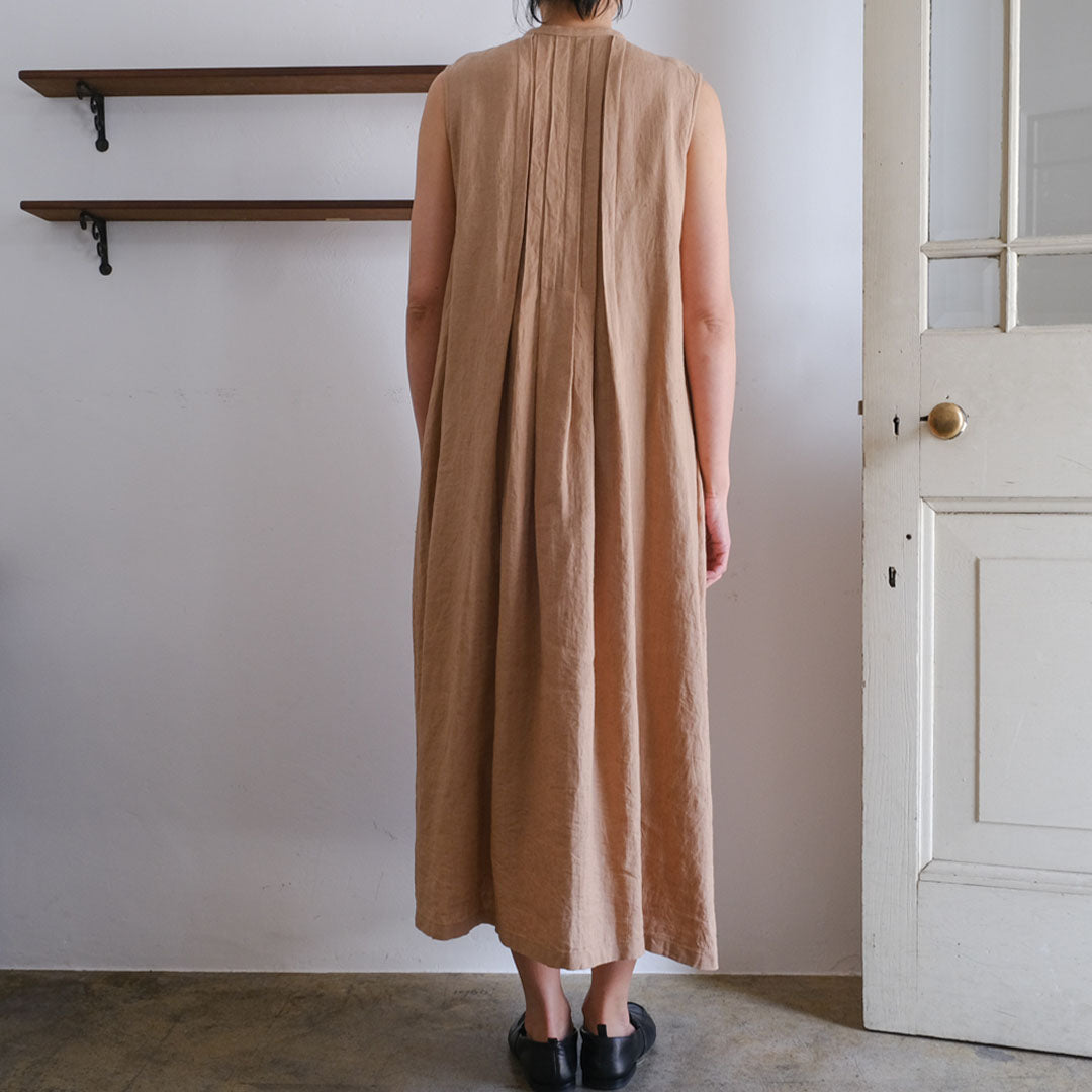 ［SALUÉ］ピンタックノースリーブドレス／ミッドウェイトリネン