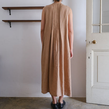 ［SALUÉ］ピンタックノースリーブドレス／ミッドウェイトリネン