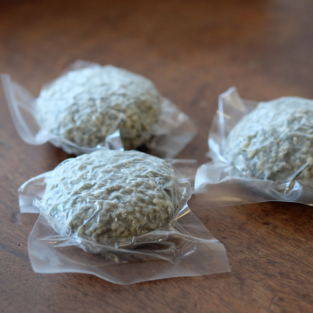 【生産者直送便】［まるざ発芽玄米研究所］よもぎ あん入り発芽玄米もち（8個入り）